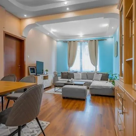 Spacious 3bd Apartment *