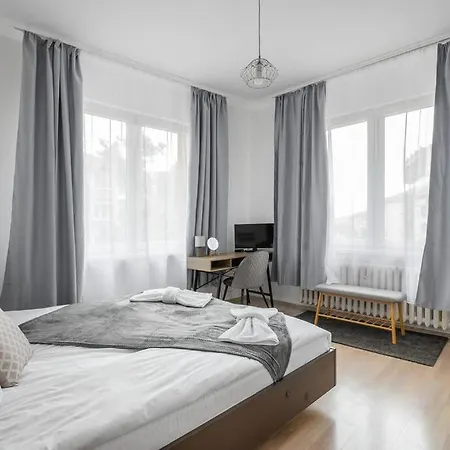 Spacious 3bd Apartment *