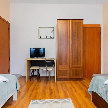 Spacious 3bd Apartment *